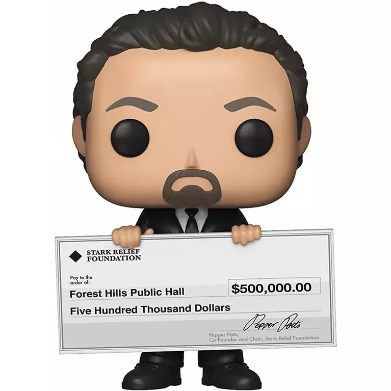 Figurine Funko Pop Happy Hogan (n°472), costume noir, tenant un chèque de la Stark Relief Foundation signé Pepper Potts